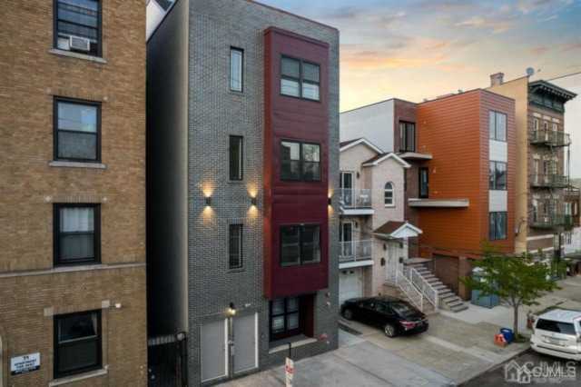 40 Vroom Street Jersey City, NJ 07306