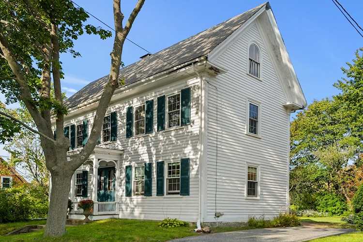 30 Southern Avenue Essex, MA 01929