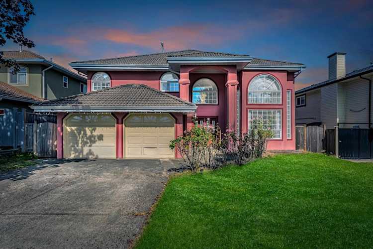 12243 66 Avenue Surrey, BC V3W 2A3