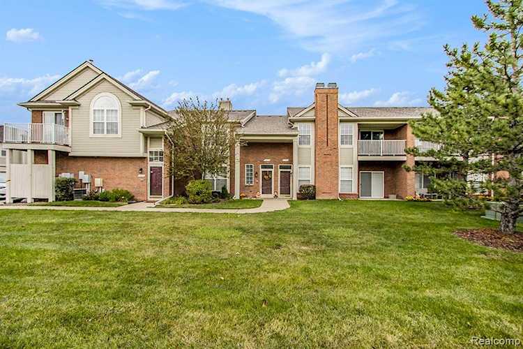 15422 Cornell Dr Clinton Twp, MI 48038