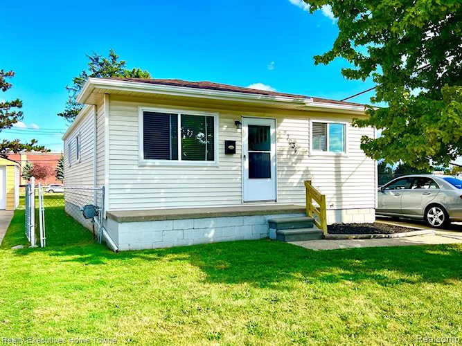 27034 Baldwin Ave in Warren, MI Photo 1