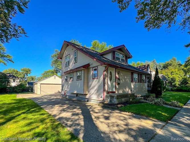 1827 N Lafayette Ave in Royal Oak, MI Photo 1