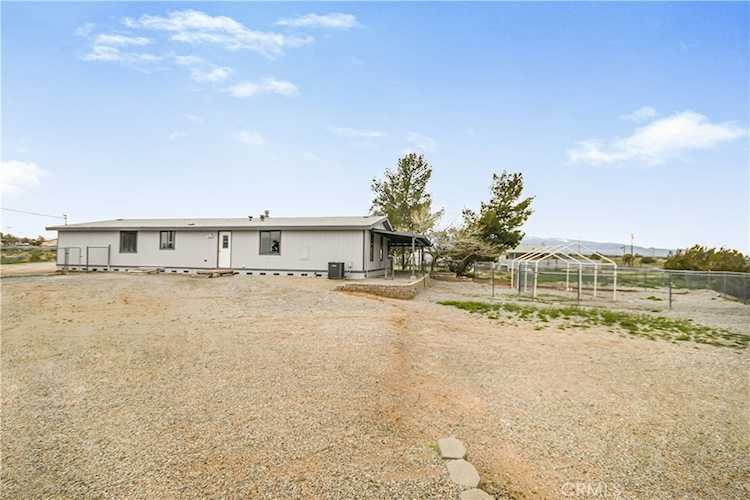 7652 Mesa Rd Phelan, CA 92371