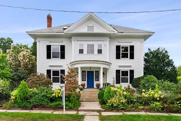 30 Monadnock Ave Lowell, MA 01851