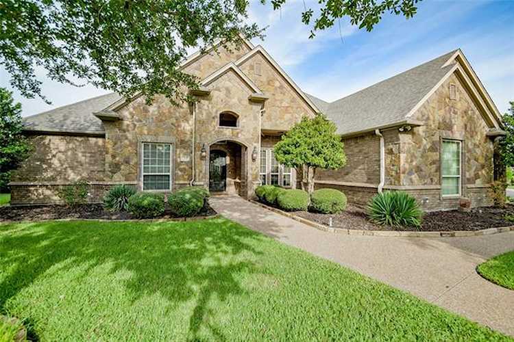 2300 Waters Edge Drive Granbury, TX 76048