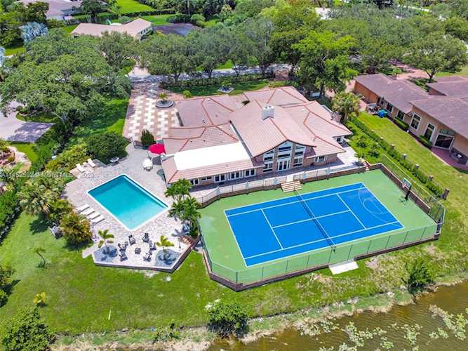 4205 NW 100th Ave Coral Springs, FL 33065