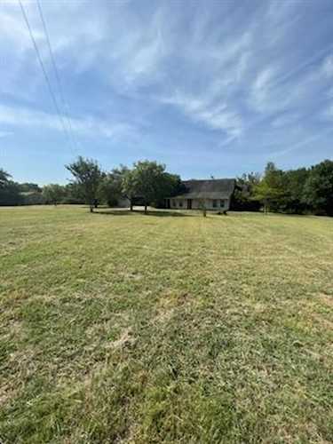 202 Shaw Road Ennis, TX 75119