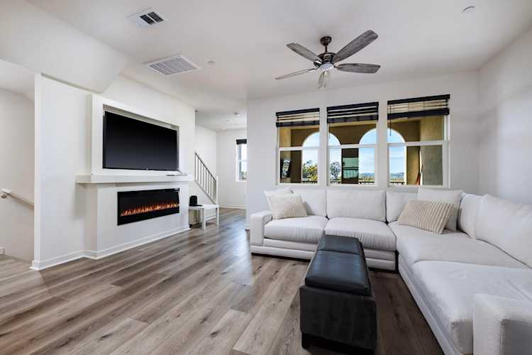645 Winchester Dr Oxnard, CA 93036