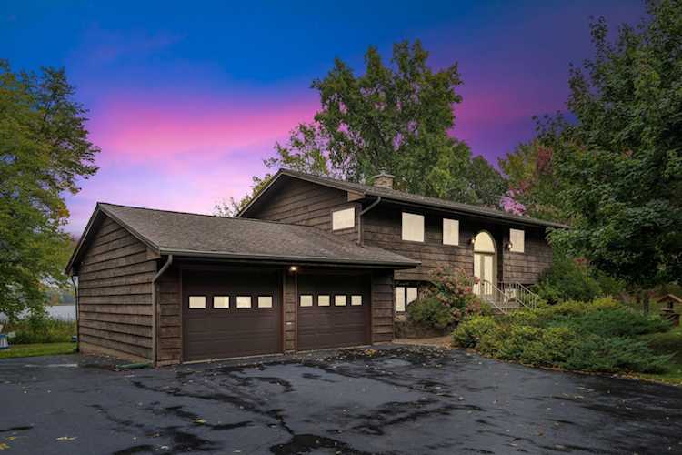 28015 Lakelawn Drive Lindstrom, MN 55045