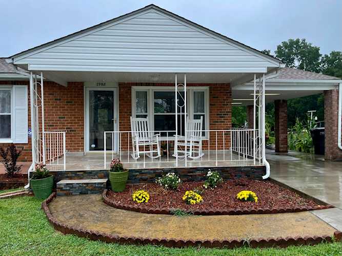 2988 Creekwood Salem, VA 24153
