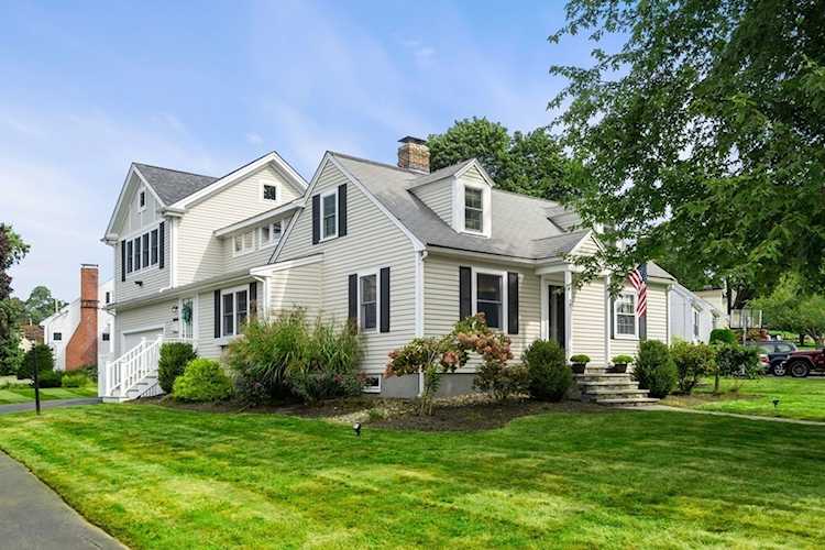 27 Stafford Rd Danvers, MA 01923 | MLS 73165063 Photo 1