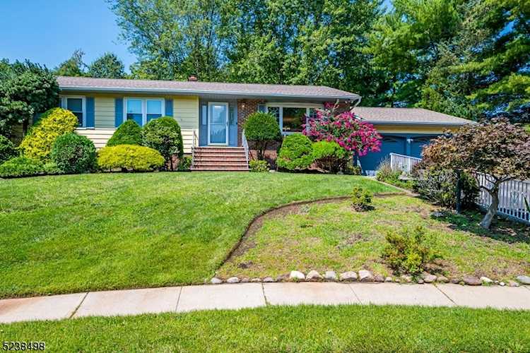 7 Limoli Ct Edison Twp., NJ 08820 | MLS 3859127 Photo 1