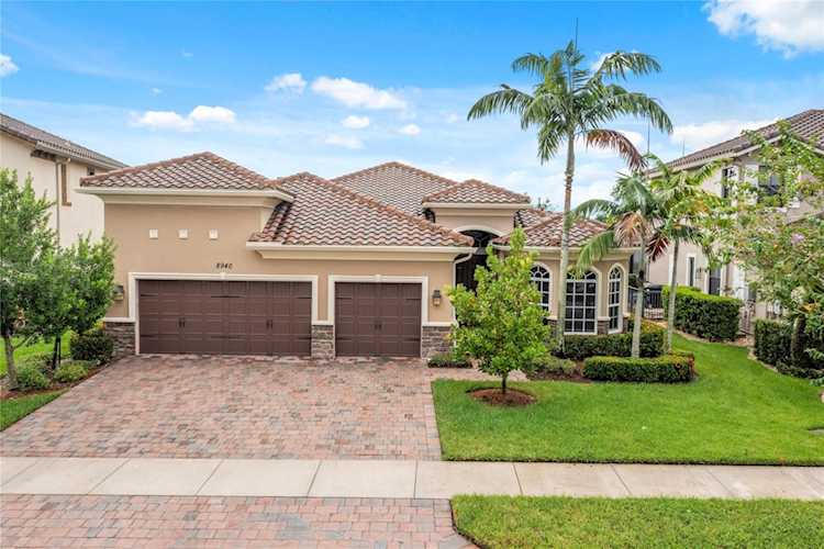 8940 Edgewater Pl Parkland, FL 33076