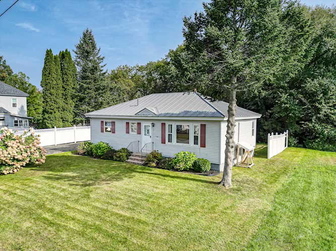 2 Riverview St Waterville, ME 04901 | MLS 1573509 Photo 1
