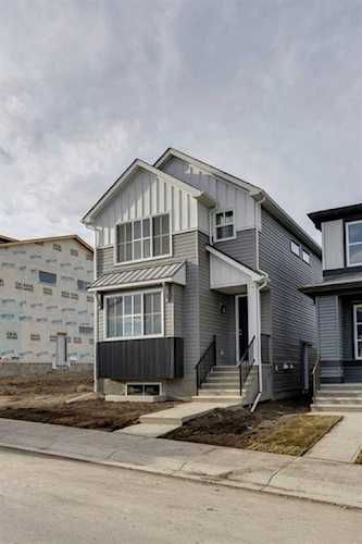 19 Herron St NE Calgary, AB T3P 1Z1