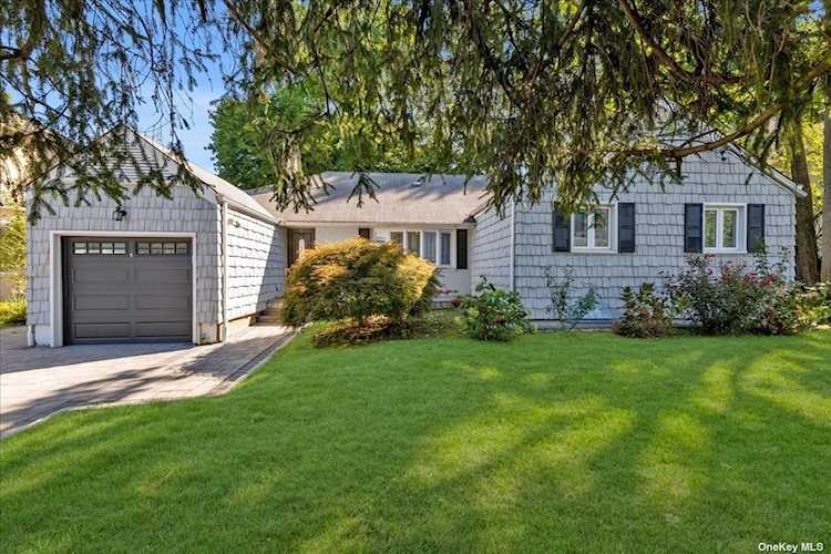 11 Berkshire Rd. Great Neck, NY 11023