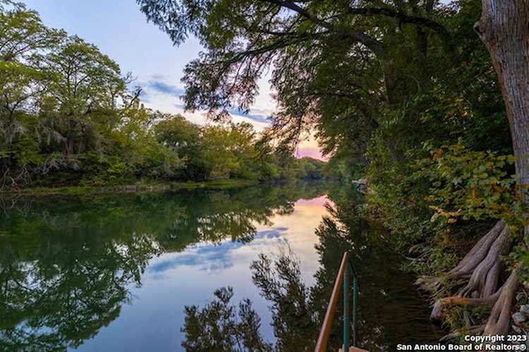 1930 Valley Dr Canyon Lake, TX 78133