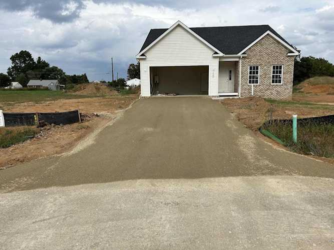 5580 New Pleasant Salem, VA 24153