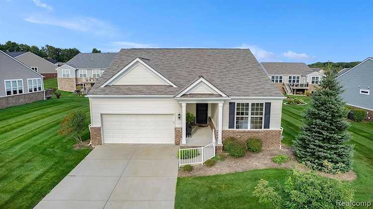 9333 Saint Andrews Dr Grand Blanc Twp, MI 48439