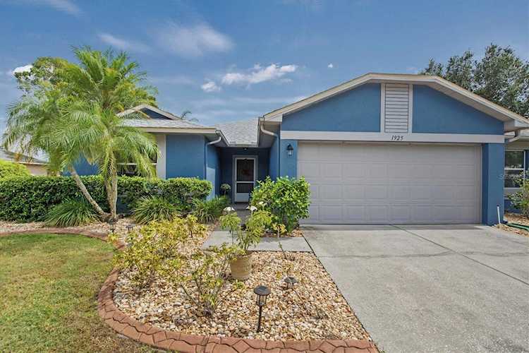 1925 Grand Cypress Ln Sun City Center, FL 33573