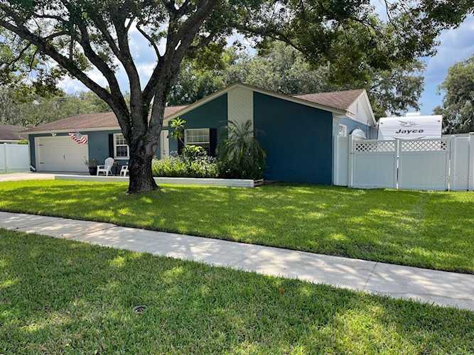 17704 Fallowfield Dr Lutz, FL 33549