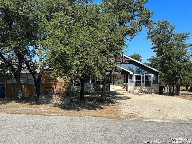 1477 Ramble Hills Canyon Lake, TX 78133