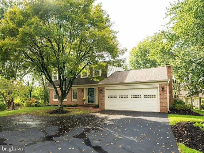 3257 White Barn Ct For Sale in Herndon Photo 1