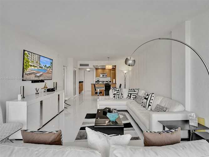 10275 Collins Ave #328 Bal Harbour, FL 33154