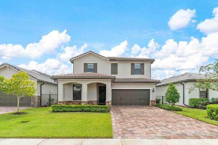 8234 Cadre Noir Road Lake Worth, FL 33467