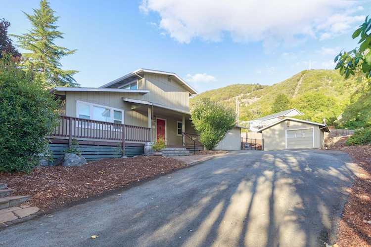 View 1165 NE Beacon Dr with HD Pictures, Virtual Tours & Aerial Maps | MLS #220172008 Photo 1