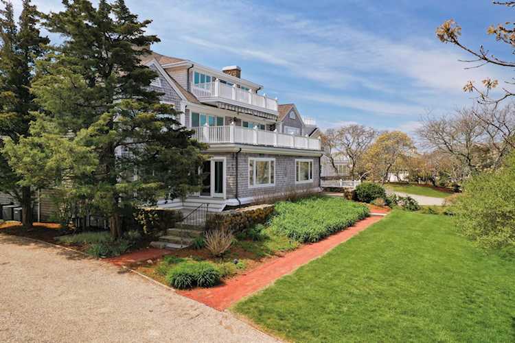46 Gunning Point Avenue Falmouth, MA 02540