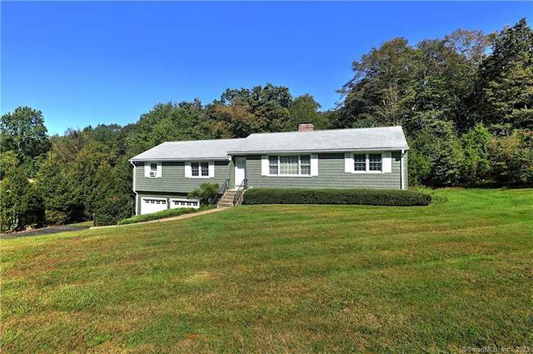 369 Hilltop Rd Orange, CT 06477