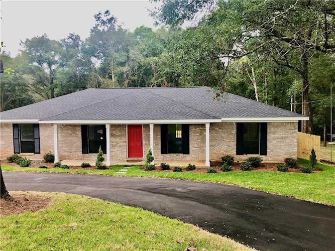 3733 Ching Dairy Road Mobile, AL 36618
