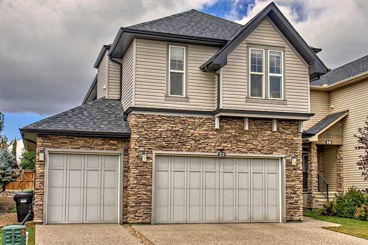 17 Tremblant Terrace SW Calgary, AB T3H 0B7