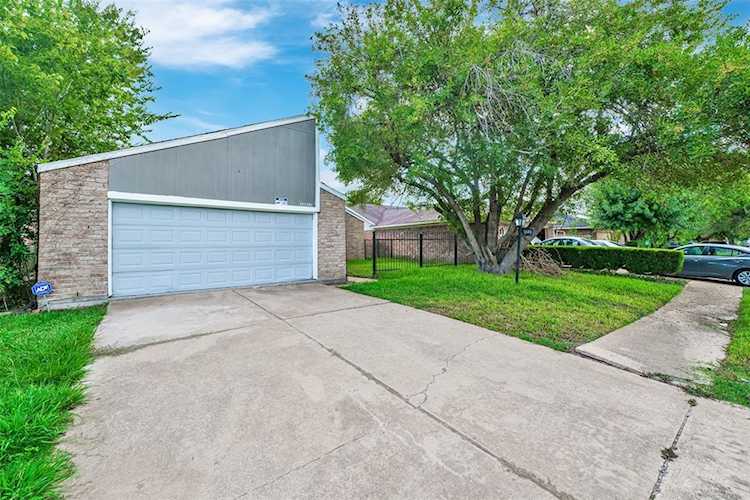 13311 Robinglen Dr Houston, TX 77083