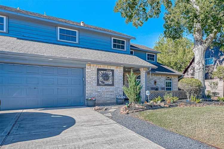 11710 Dorrance Ln Meadows Place, TX 77477