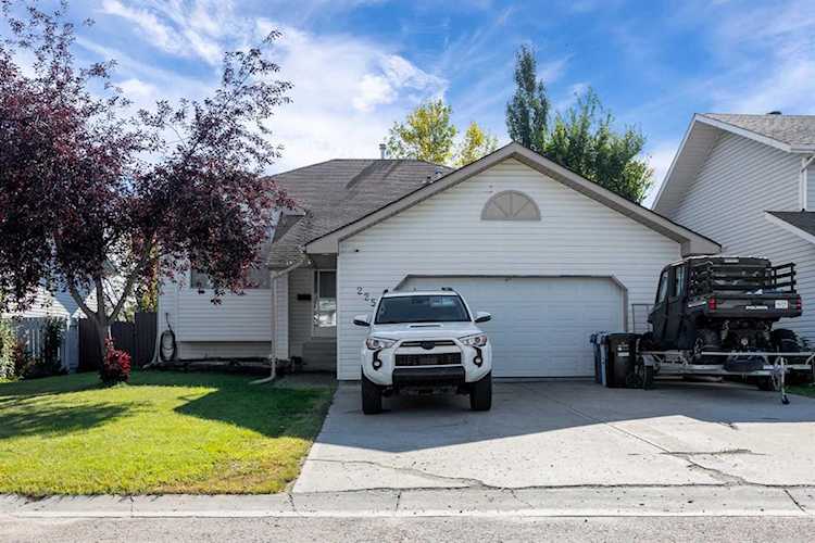 225 Bussieres Dr Fort McMurray, AB T9K 1