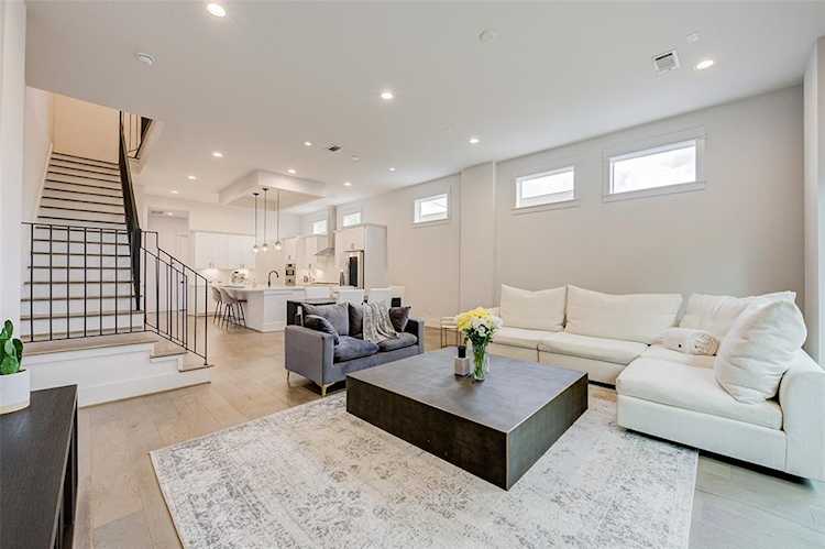1138 Adele St Houston, TX 77009