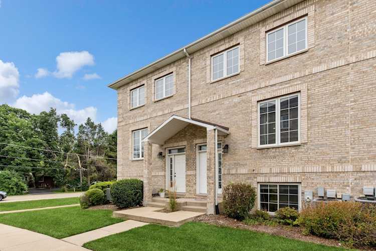 183 N East River Rd #D2 Des Plaines, IL 60016 | MLS 11898382 | Burling Square Group Photo 1