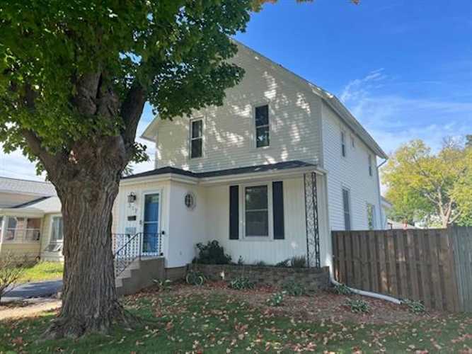 317 W Madison St Belvidere, IL 61008 | MLS 11895949 | Burling Square Group Photo 1