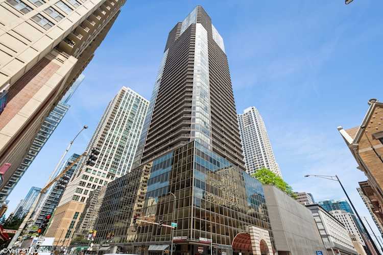 10 E Ontario St #1803 Chicago, IL 60611 | MLS 11898458 | Burling Square Group Photo 1