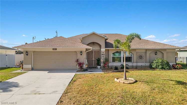 230 SW 33rd Terrace Cape Coral, FL 33914