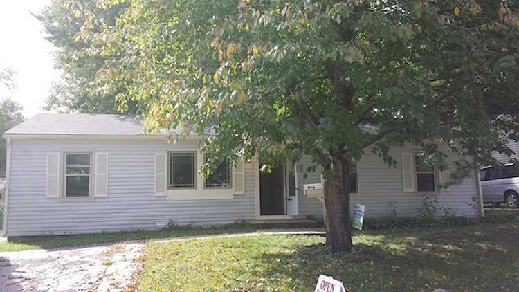 417 Singapore Ln Carpentersville, IL 60110