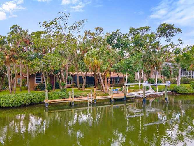 5215 Hidden Harbor Rd Sarasota, FL 34242