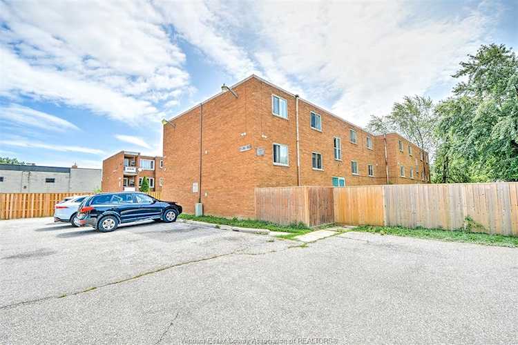 2486 Rivard Windsor, ON N8T 2H2