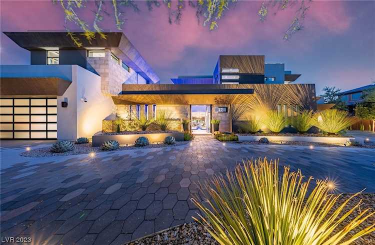 27 Hawk Ridge Dr Las Vegas, NV 89135