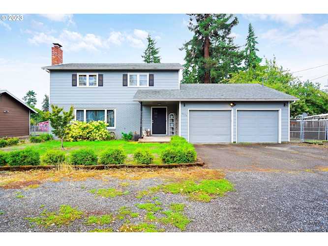 3070 7th ST Hubbard, OR 97032