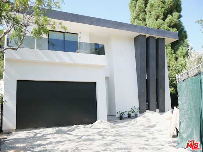 11929 Brentwood Grove Dr Los Angeles, CA 90049
