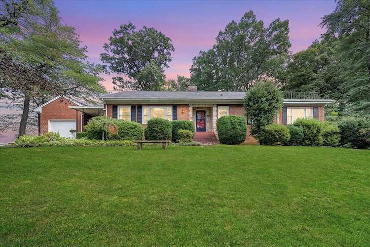 2864 Mt Pleasant Roanoke, VA 24014