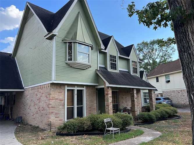 11247 Canyon Trail Dr Houston, TX 77066
